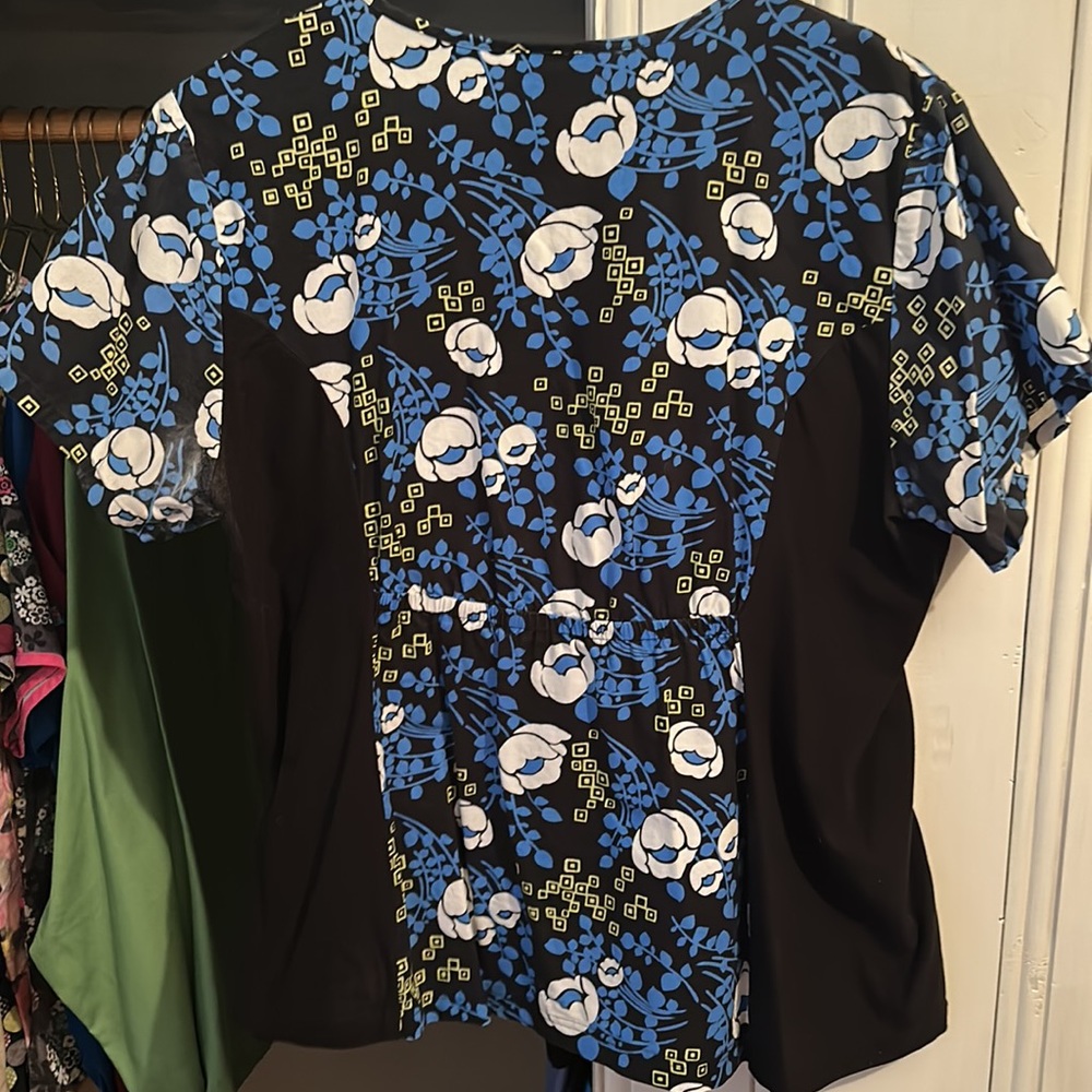Uniform top - Picture 3 of 3